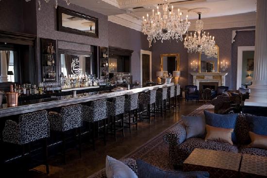 CHAMPAGNE BAR