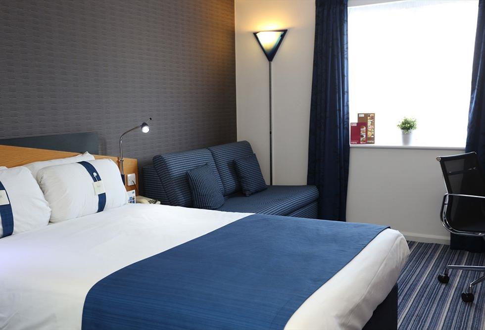 DOUBLE ROOM