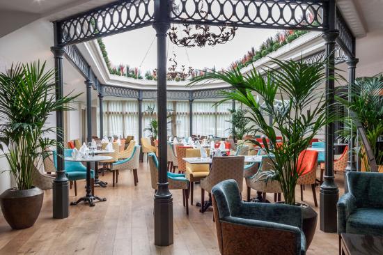 HOTEL DINING ROOM