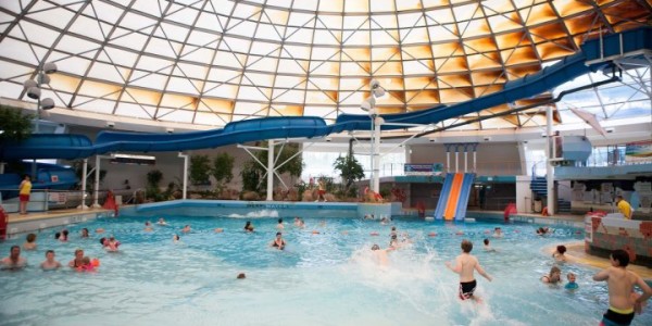 OASIS LEISURE CENTRE POOL SIDE