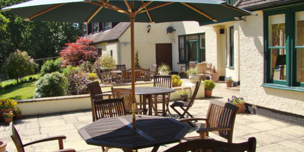 OUTDOOR LOUNGE