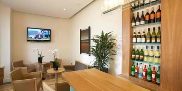 Bar and Lounge