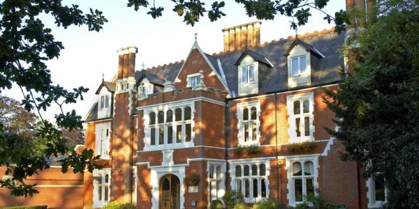 Hilton St Annes Manor Bracknell Berkshire Exterior