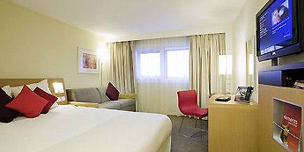 Novotel Birmingham Airport Bedroom